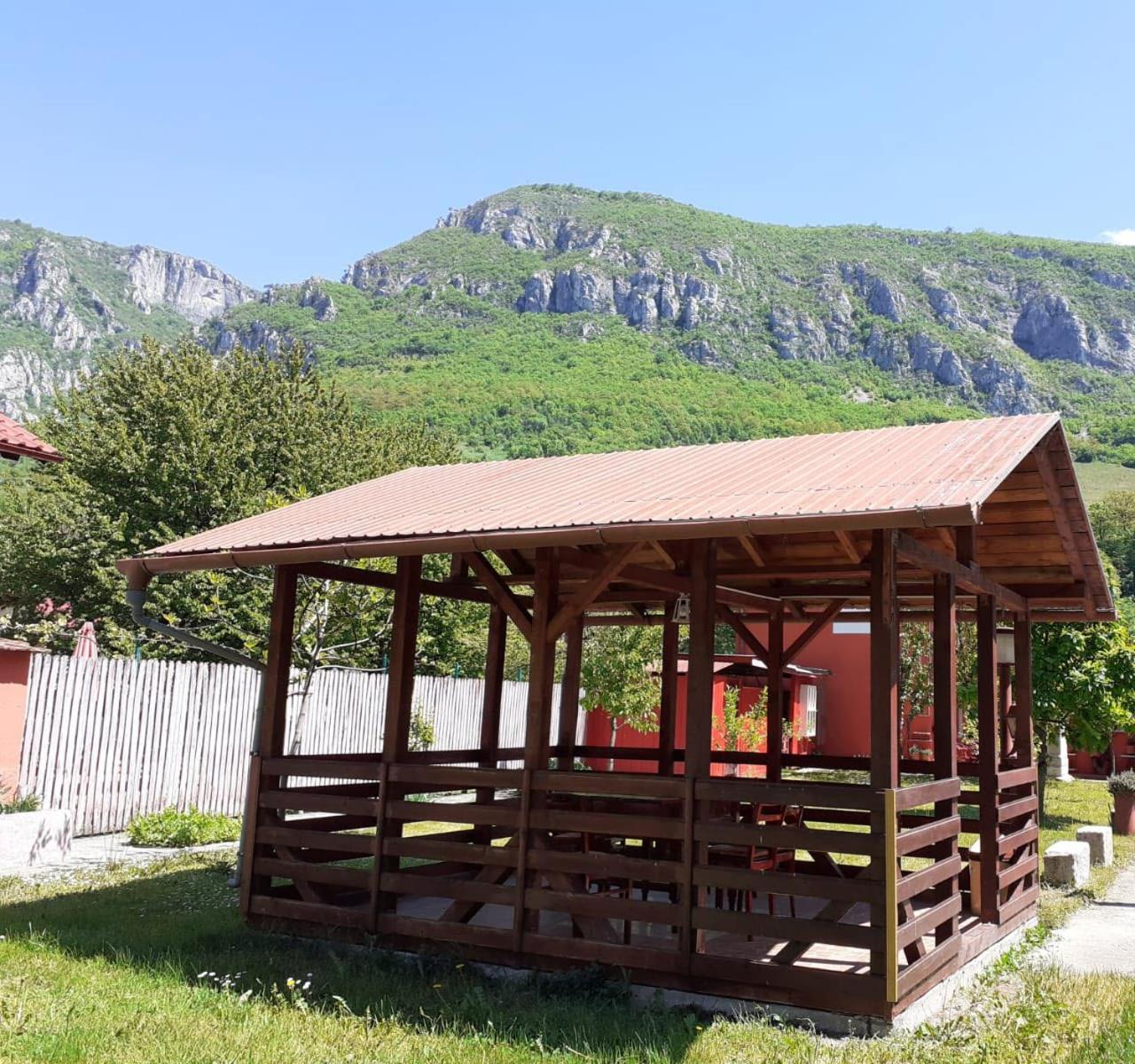 Pensiunea Belladonna Băile Herculane Exteriör bild