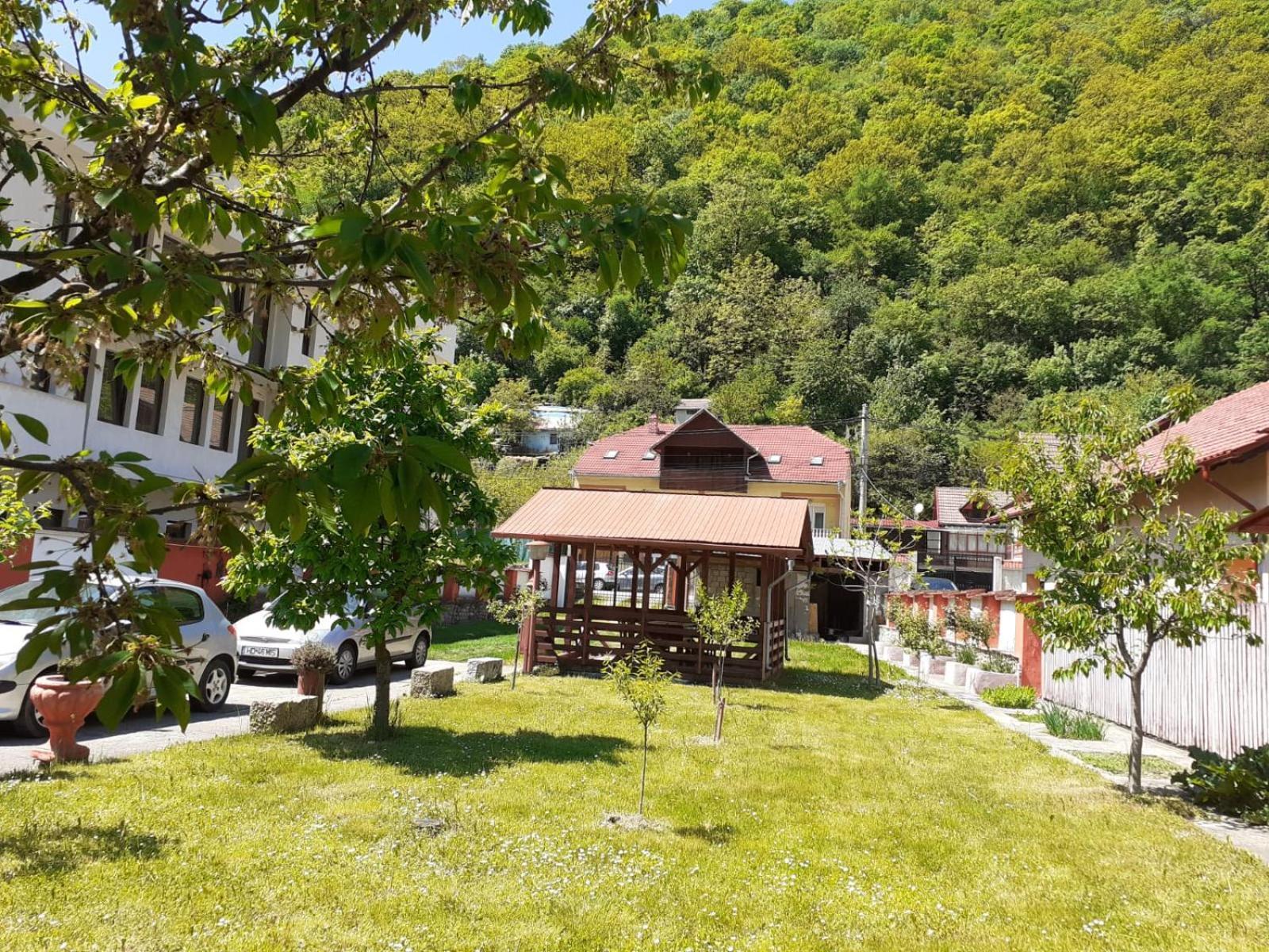 Pensiunea Belladonna Băile Herculane Exteriör bild